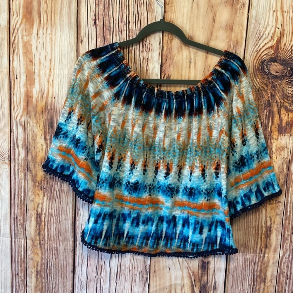 New Directions SZ Medium Aztec Blouse‎ with Crochet around Bottom - Picture 3 of 7